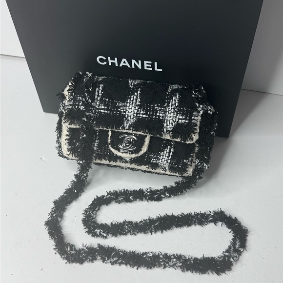 Chanel Mini Flap Bag Black and White Tweed - Picture 1 of 13